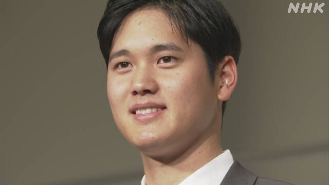 Ohtani wears suit with pictures of his dog at MLB All-Star red carpet event