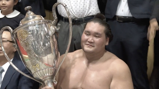 Yokozuna Terunofuji clinches 10th sumo title