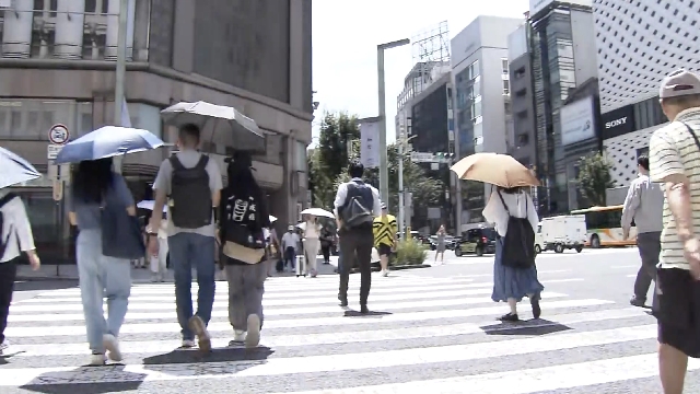 Mercury tops 40 degrees in central Japan