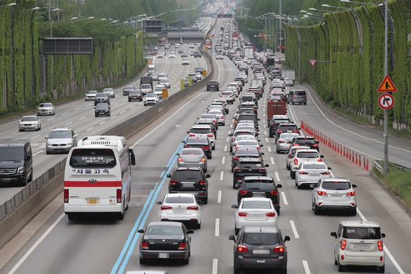 Highways Jammed as Chuseok Travelers Head Back Home