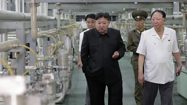 N. Korea Shows Off Uranium Enrichment Facility for First Time