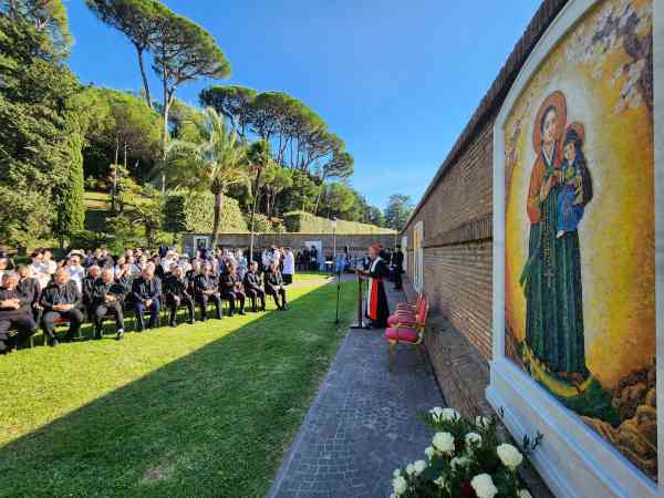 Mosaic Depicting Virgin Mary Dressed in Hanbok Unveiled at Vatican Gardens