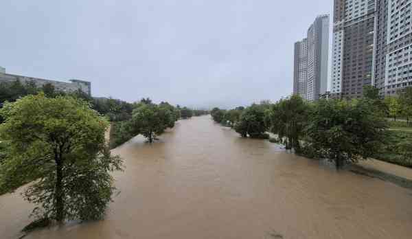 KMA: Deluge of Over 80mm/hr. Reported in Gimhae, Rain Alerts Issued