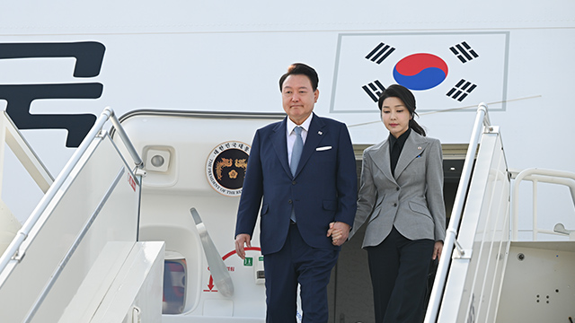 Yoon Returns from Official Visit to Czech Republic