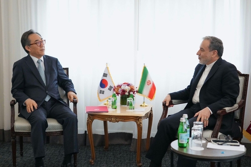 Top Diplomats from S. Korea, Iran Discuss Bilateral Ties