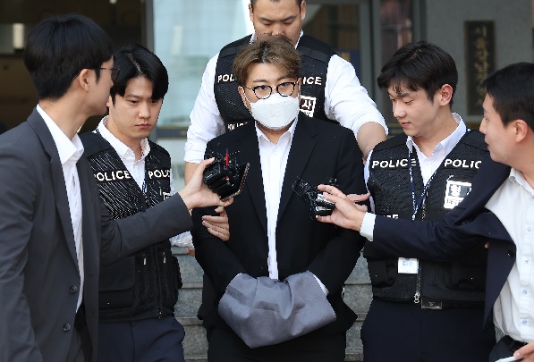   Prosecutors Seek 3.5 Years for Kim Ho-joong in Hit-and-Run Case