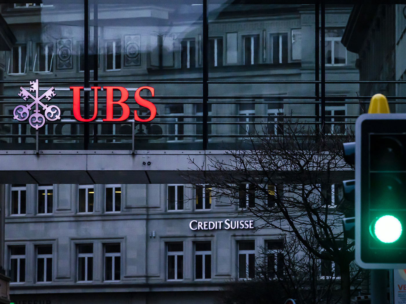 UBS beats market expectations with billion-euro quarterly profit