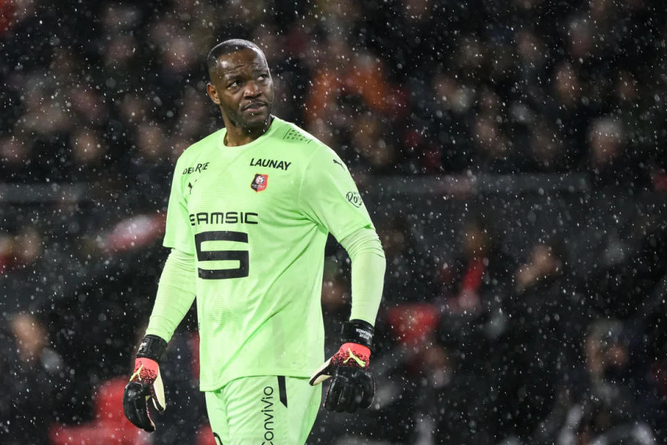 Rennes goalkeeper facing the music