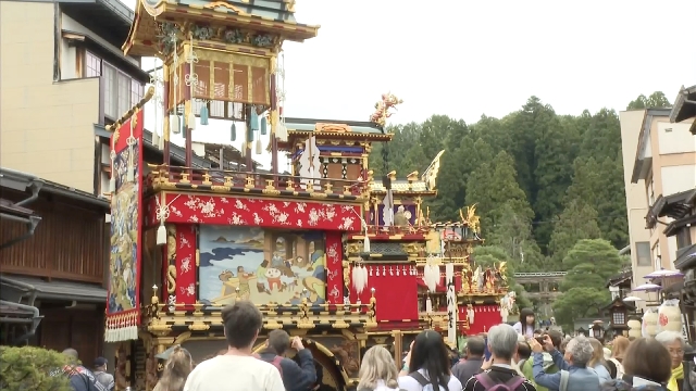 Autumn Takayama Festival in central Japan features floats, clockwork dolls