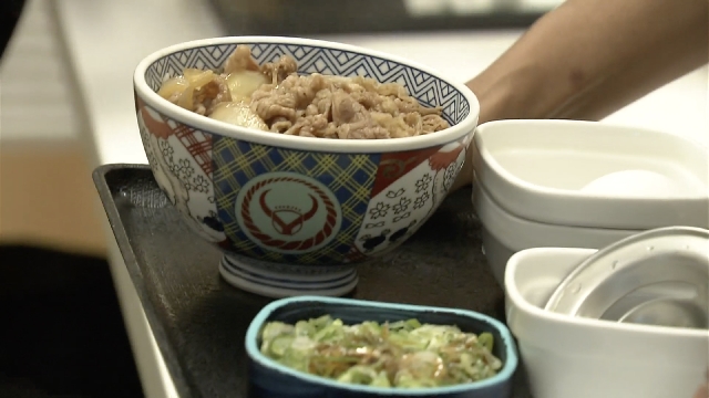 Japanese beef-bowl chains offer discounts despite rising costs