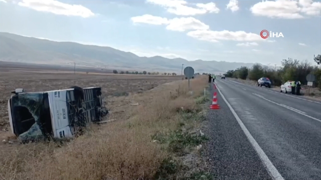 Bus carrying Japanese tourists crashes in Turkey, 6 people hospitalized