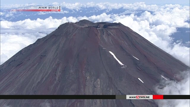 Mt. Fuji hikers' donation rate drops after toll system introduced