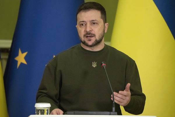 Zelensky: N. Korea Supporting Russia’s War Effort by Sending Personnel