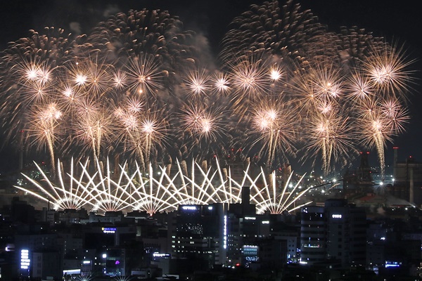 PM Orders Thorough Safety Measures ahead of Seoul International Fireworks Festival 