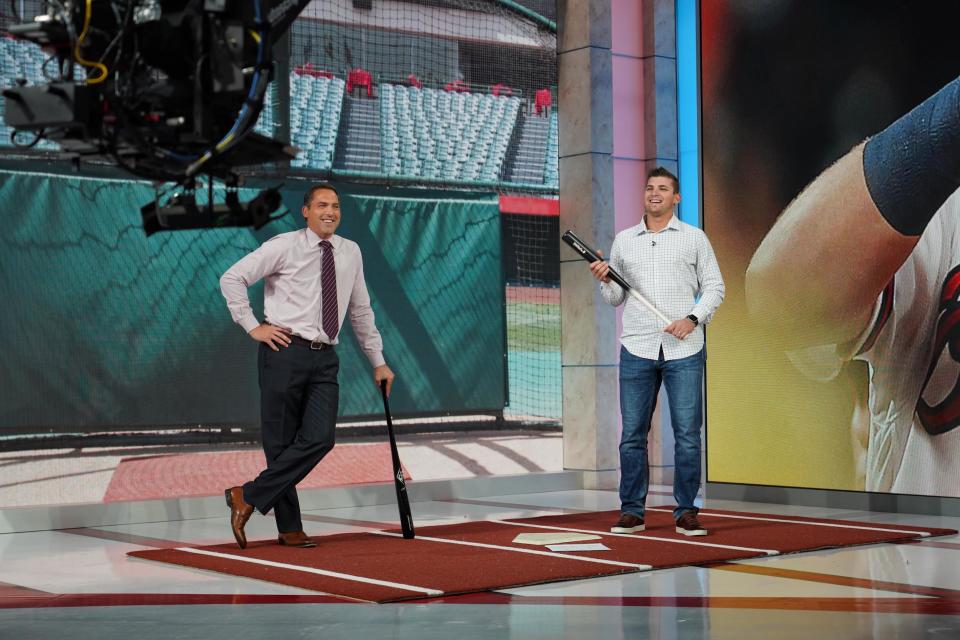 DeRosa (left) joined MLB Network in 2013 and has co-hosted the morning program “MLB Central