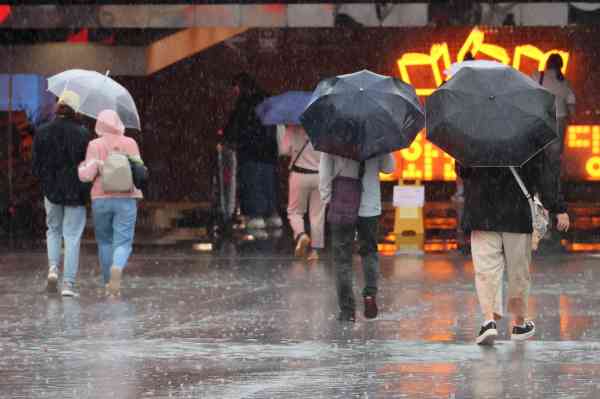 Overcast Skies Forecast Nationwide, Showers Expected in Some Regions