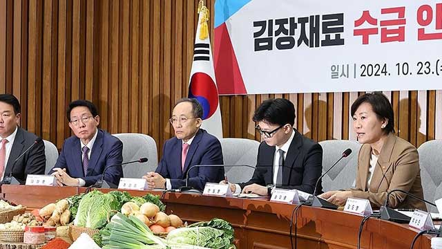 Ruling Party, Government Push to Stabilize Prices of Napa Cabbages Ahead of Kimjang Season