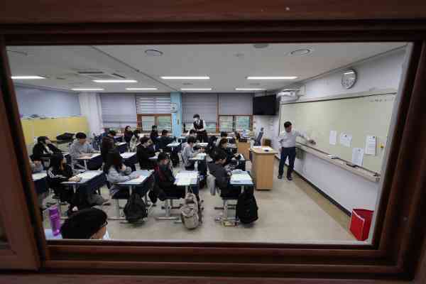 Finance Ministry: Budget Cut Won’t Affect Free Public High School Education 