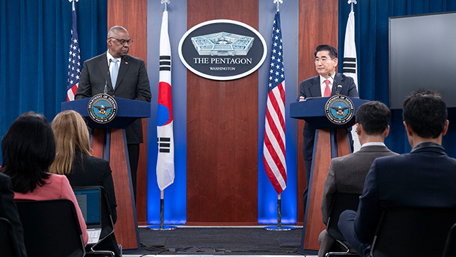 Defense Chiefs of S. Korea, US Condemn N. Korea’s Troop Dispatch in ‘Strongest Terms’