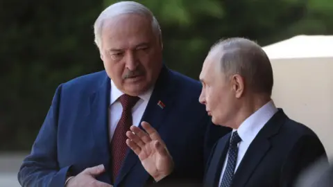 Getty Images Alexander Lukahsenko (left) and Vladimir Putin talking