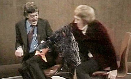 Rod Hull and his puppet bird Emu terrorise Parkinson in 1976