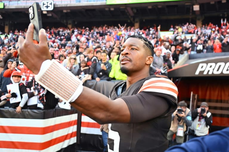 Cleveland quarterback Jameis Winston celebrates after the Browns upset Baltimore 29-24 in an NFL game (Jason Miller)