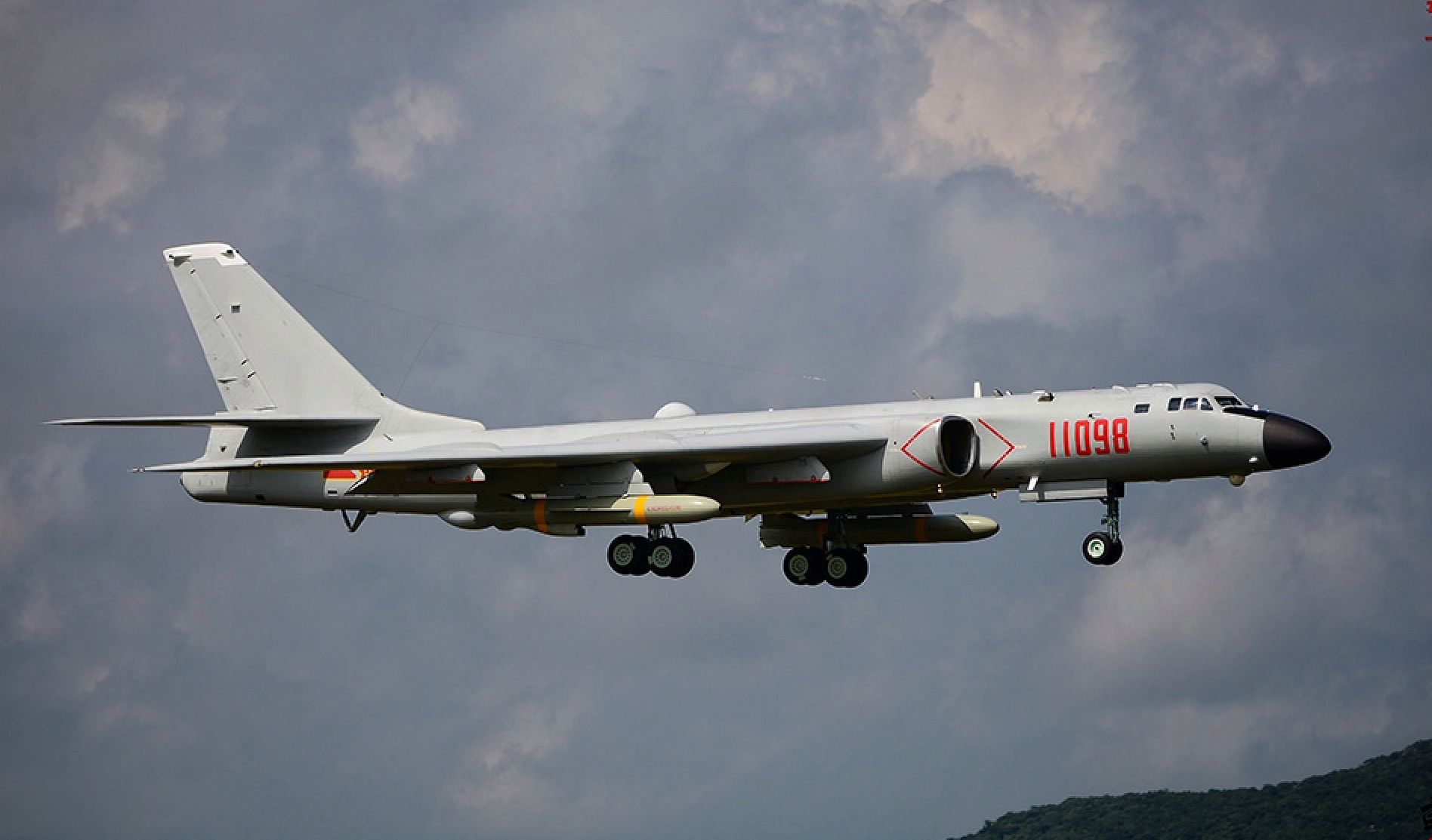 International Defence Analysis on X: "H6N Bomber of the Chinese Armed Force. https://t.co/yXMFvY3LeG" / X