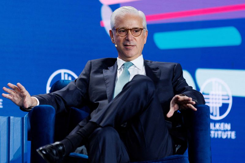 © Reuters. FILE PHOTO: Charlie Scharf, CEO, Wells Fargo, speaks at the 2023 Milken Institute Global Conference in Beverly Hills, California, U.S., May 2, 2023. REUTERS/Mike Blake/File Photo