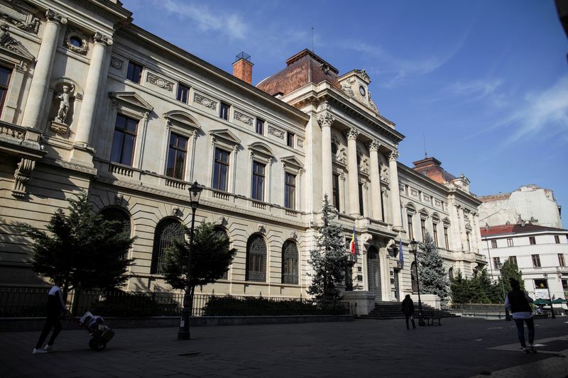 © Reuters. FILE PHOTO: Soccer Football - General view of the National Bank of Romania in Bucharest, Romania - May 5, 2021. Picture taken May 5, 2021 Octav Ganea/Inquam Photos via REUTERS/File Photo