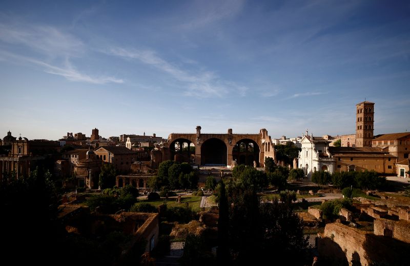 © Reuters. FILE PHOTO: A general view of the Roman Forum from the the Palatine Hill, in Rome June 7, 2024. REUTERS/Yara Nardi/File Photo