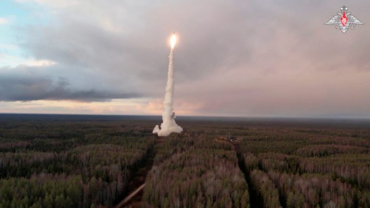 A Yars intercontinental ballistic missile is launched during a test from the Plesetsk cosmodrome in Northern Arkhangelsk region, Russia, in this still image taken from video released on October 29, 2024. Russian Defence Ministry/Handout via REUTERS ATTENTION EDITORS - THIS IMAGE WAS PROVIDED BY A THIRD PARTY. NO RESALES. NO ARCHIVES. MANDATORY CREDIT.