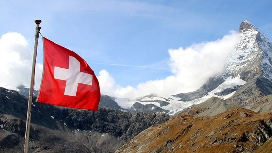 Check out the highly-ranked schools for hotel management studies in Switzerland. (Photo credit: Pixabay)