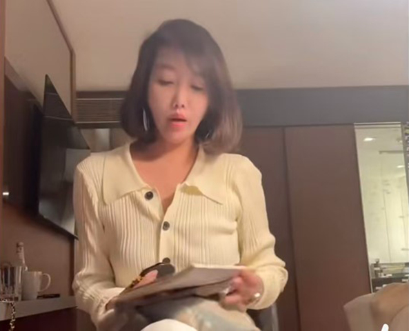 A woman from Shanghai suffered kidney failure due to systemic lupus erythematosus who claimed to be seeking euthanasia at Switzerland's euthanasia institution with her father's support. Photo: screenshot from online video footage