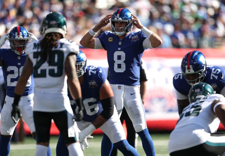 EAST RUTHERFORD, NEW JERSEY - OCTOBER 20: Daniel Jones #8 of the New York Giants motions at the line of scrimmage
during the first half against the Philadelphia Eagles at MetLife Stadium on October 20, 2024 in East Rutherford, New Jersey. (Photo by Al Bello/Getty Images)