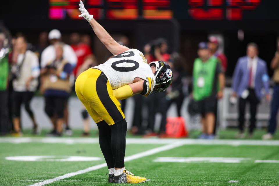 Sep 8, 2024; Atlanta, Georgia, USA; Pittsburgh Steelers linebacker T.J. Watt (90) celebrate after a sack against the Atlanta Falcons in the fourth quarter at Mercedes-Benz Stadium. Mandatory Credit: Brett Davis-Imagn Images