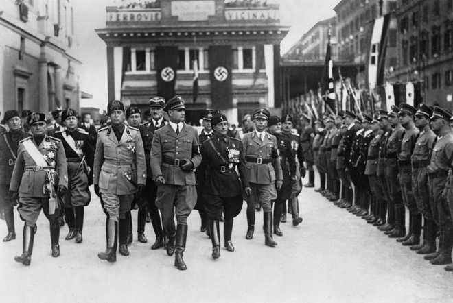 Nazi Party deputy leader Rudolf Hess (1894 - 1987) inspects a Guard of Honour upon his arrival in Rome, Italy, 29th October 1939. On either side of him are Italian Foreign Minister Count Ciano (left) and Italian Fascist leader Achille Starace (1889 - 1945, right). (Photo by Keystone/Hulton Archive/Getty Images)