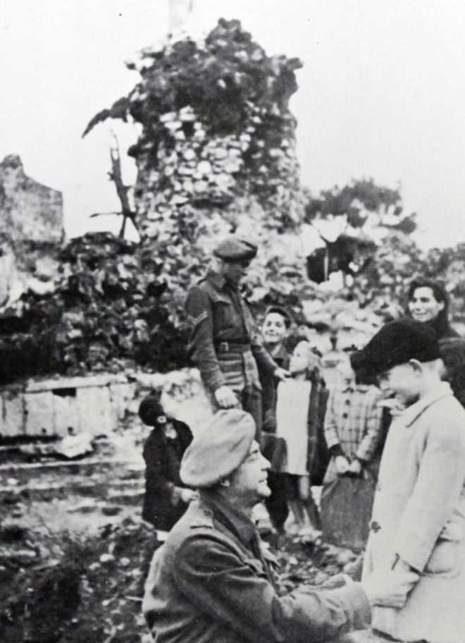 Jewish Holocaust survivors in Italy meeting soldiers from the Jewish Brigade (Jewish soldiers from Palestine, serving in the British Army). 1945. (Photo by: Universal History Archive/Universal Images Group via Getty Images)