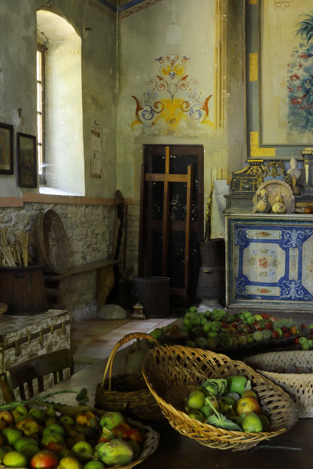 A day’s harvest, on view in Dalla Ragione’s home, brings more old-school apples— including rossa d’estate (“juicy, very sugary, crunchy,” she says) and renetta (good for cakes)—plus fresh almonds.