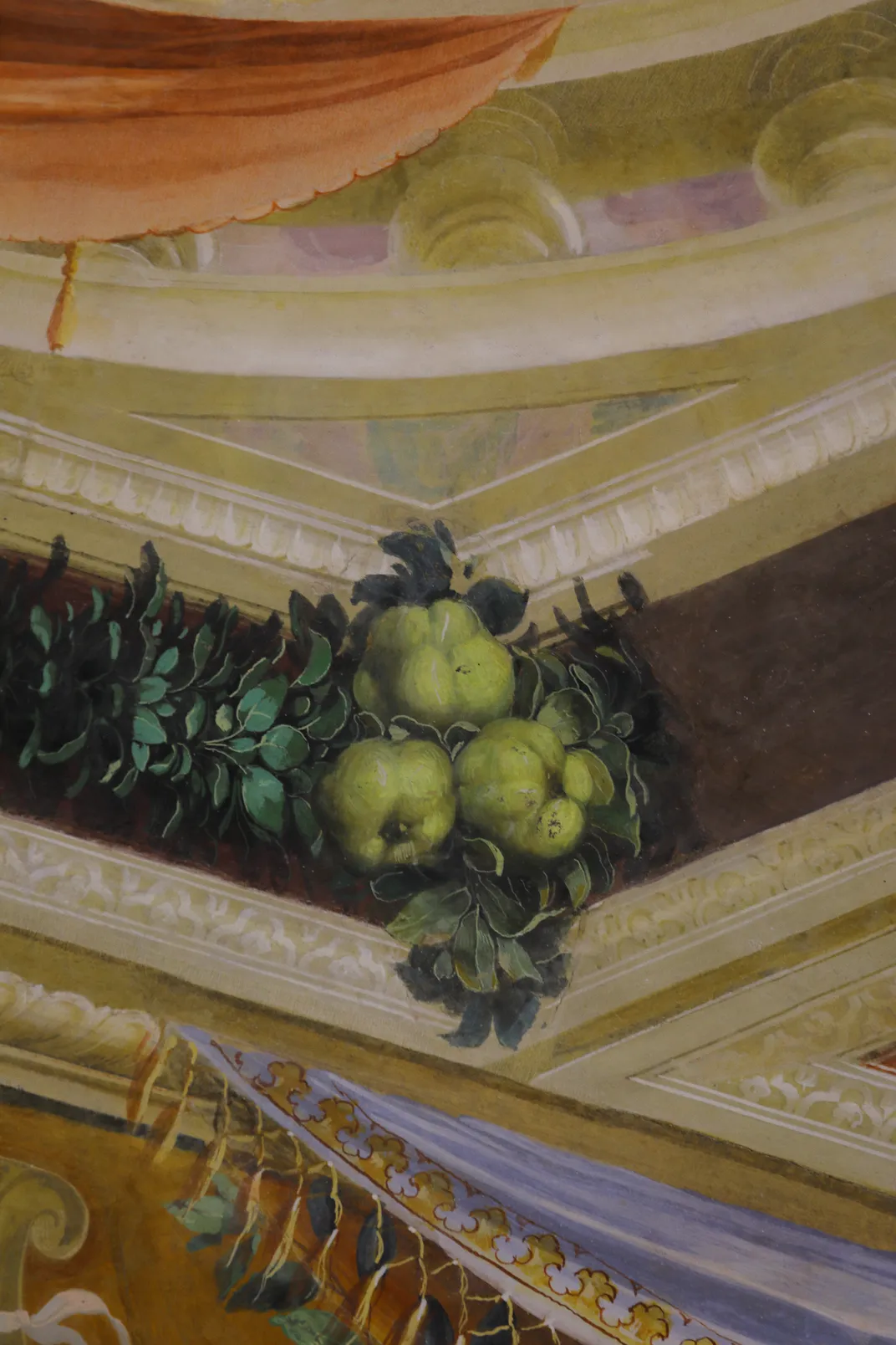 Inside the palazzo, frescoes show quinces and other fruits.