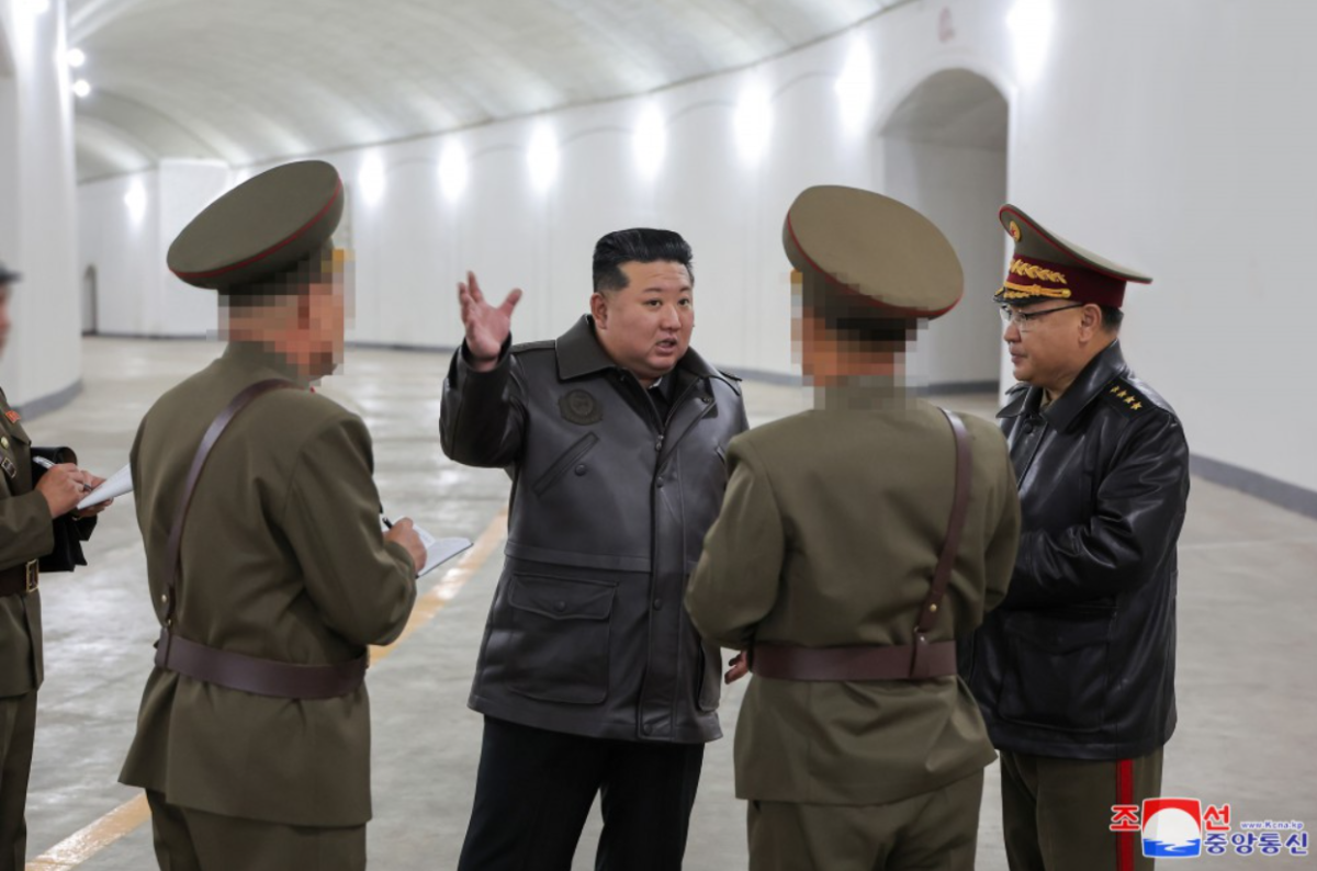 Kim Speaks with Military Officials